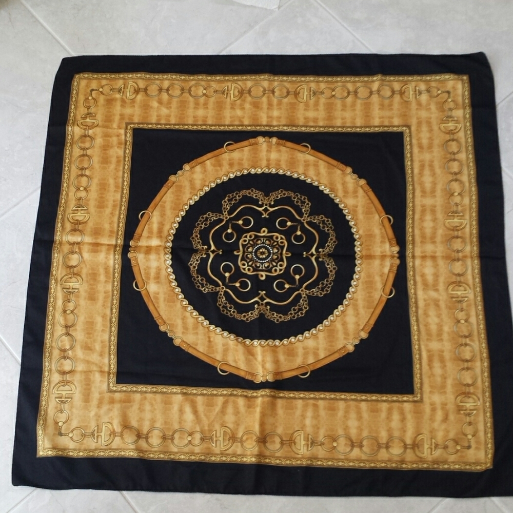 Italian Made Scarf - Picture 4 of 11